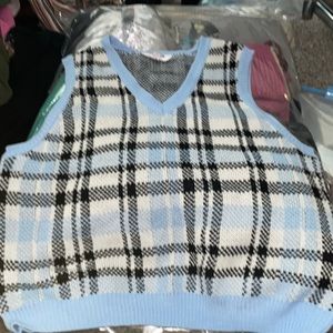 No Boundaries Women’s V-Neck Sweater Vest (Sky Combo)